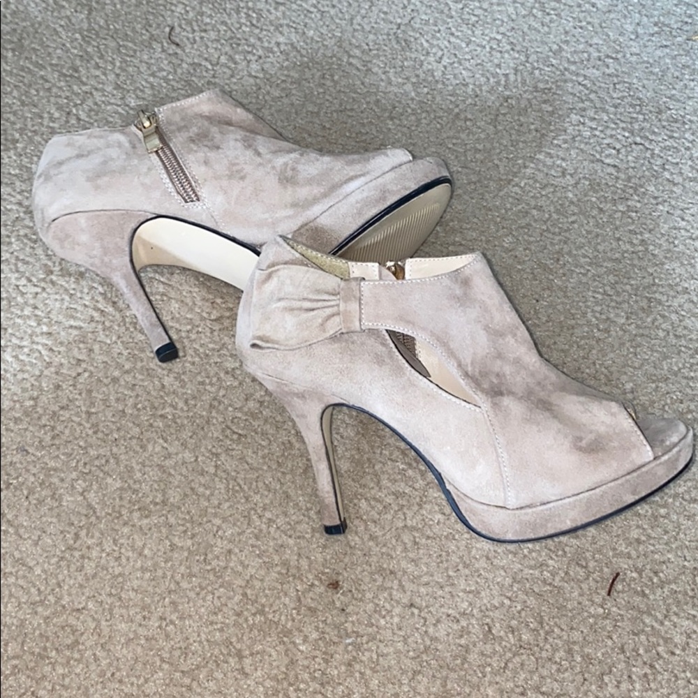 Heels - Picture 3 of 3